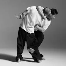 Luo Dexiu demonstrating a Baguazhang throw