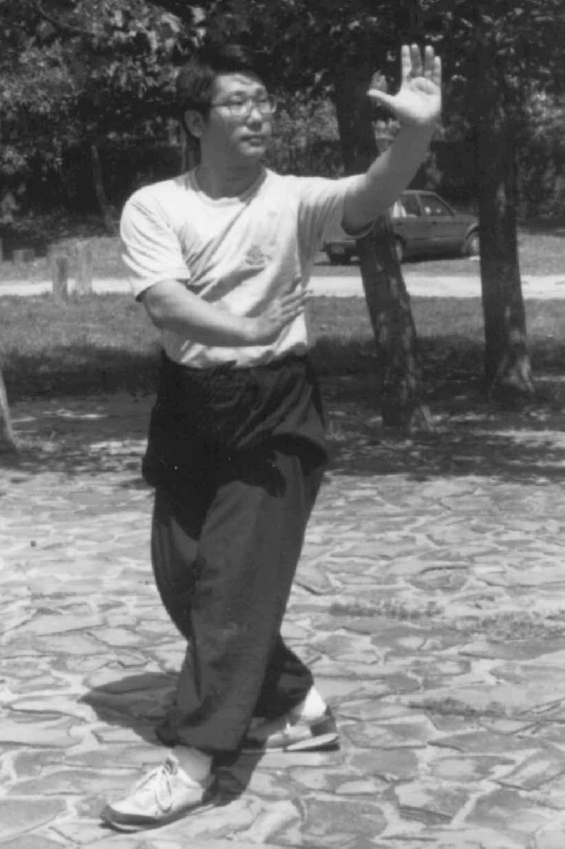 Luo Dexiu demonstrating Baguazhang’s characteristic circle-walking posture